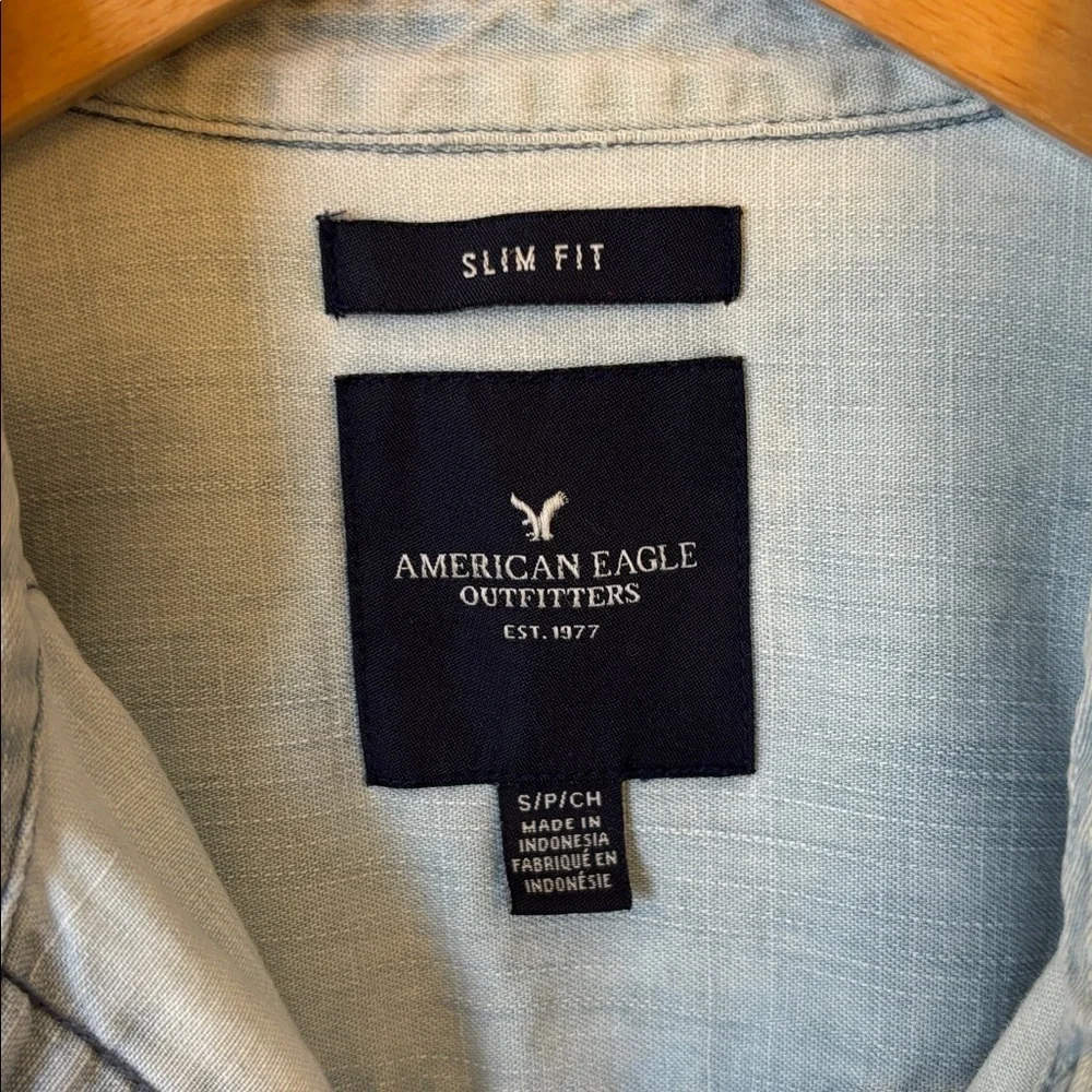 American Eagle Denim Button Down Shirt Long Sleeve Light Blue Slim Fit Small